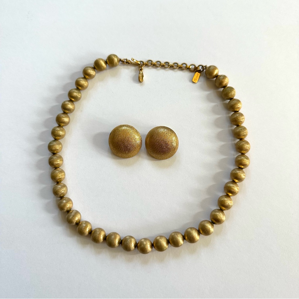 Vintage Gold Tone Monet Necklace Clip On Earrings Set 40$